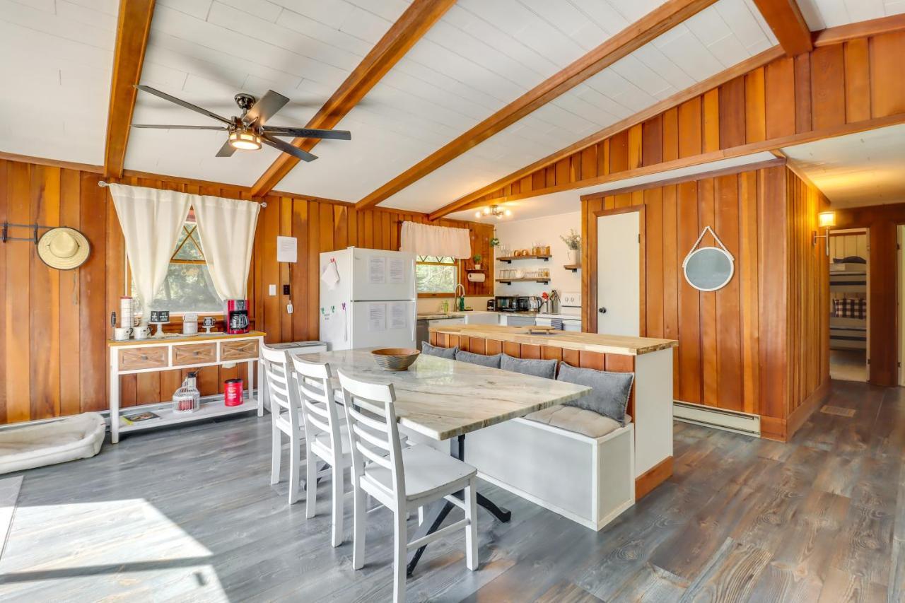 Lakefront Poconos Vacation Rental With Swim Dock! Long Pond Exterior photo