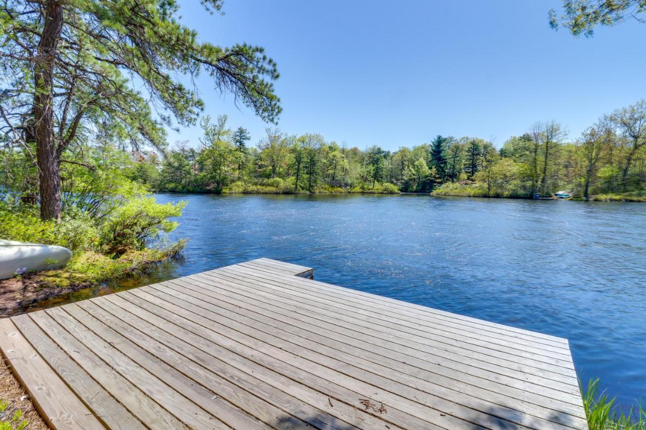 Lakefront Poconos Vacation Rental With Swim Dock! Long Pond Exterior photo