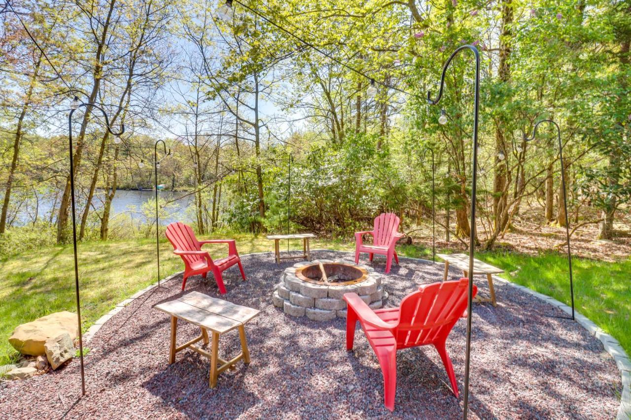 Lakefront Poconos Vacation Rental With Swim Dock! Long Pond Exterior photo
