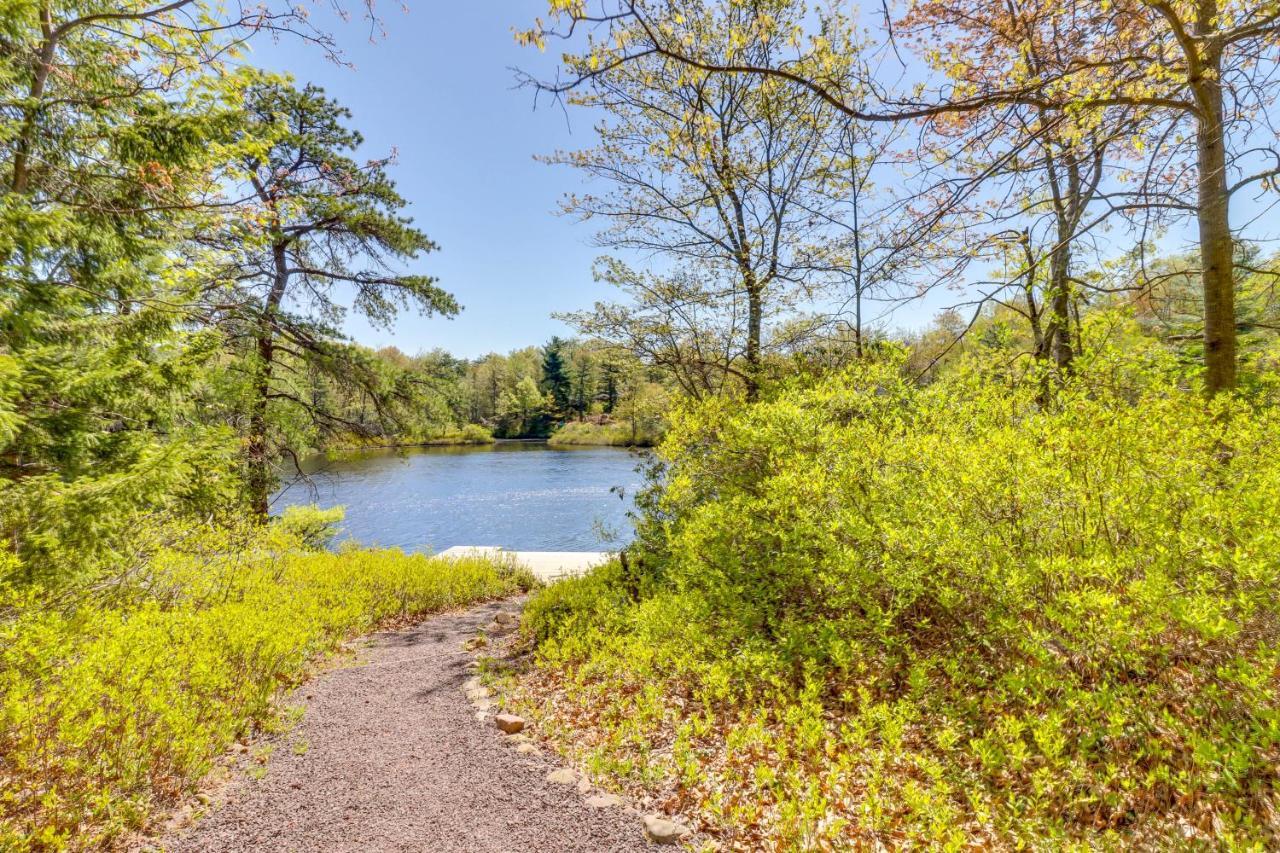 Lakefront Poconos Vacation Rental With Swim Dock! Long Pond Exterior photo