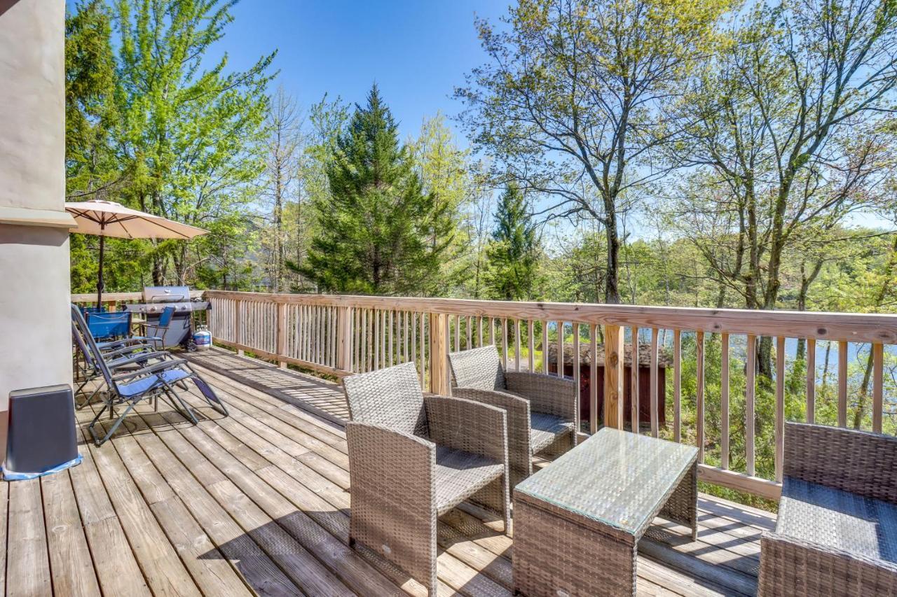 Lakefront Poconos Vacation Rental With Swim Dock! Long Pond Exterior photo