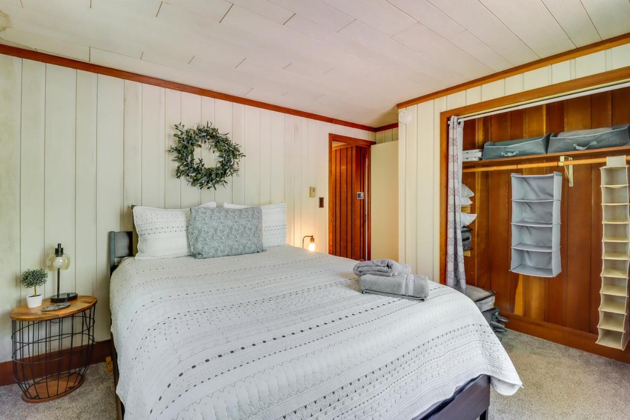 Lakefront Poconos Vacation Rental With Swim Dock! Long Pond Exterior photo