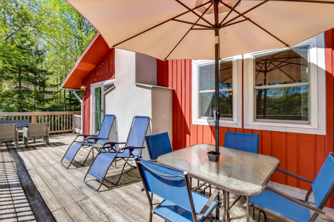 Lakefront Poconos Vacation Rental With Swim Dock! Long Pond Exterior photo